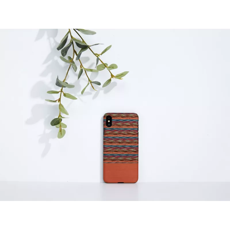 Handyhülle man and wood für iPhone X/XS — braunes Karomuster mit schwarzen Akzenten