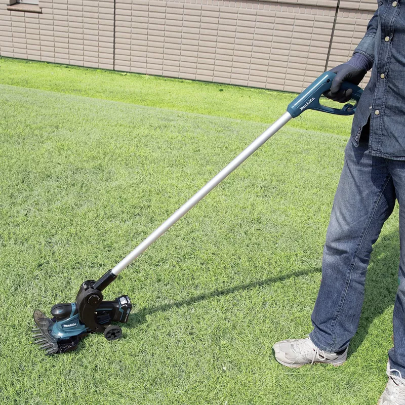 UM600DSMEX Akku-Grasschere 10,8 V blau schwarz 2x Li-Ion-Akku 4,0 Ah