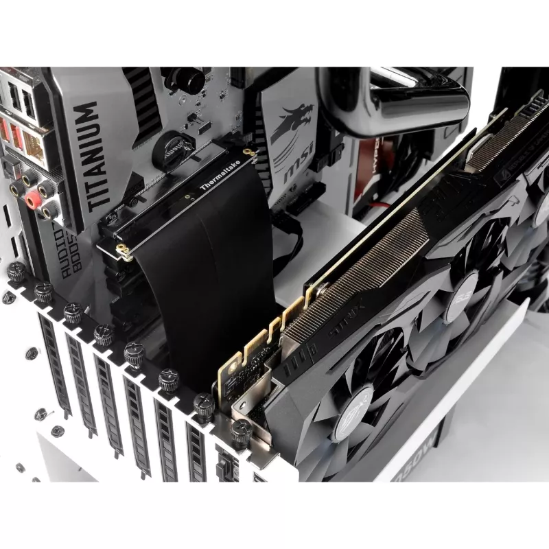 Thermaltake AC-053-CN1OTN-C1 PCI-Express-x16-Riserkabel, 0,2 m, schwarz