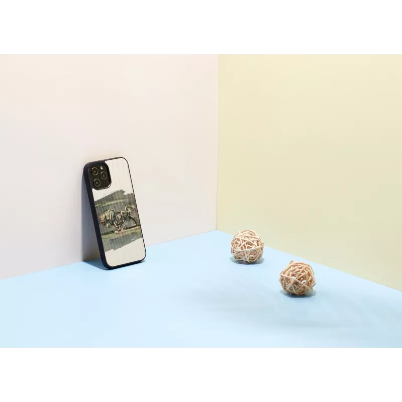 Handyhülle Man and Wood für iPhone 12 Pro Max — weißes Stier-Design