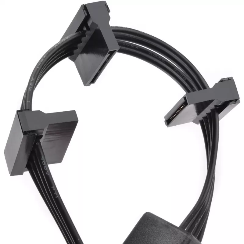 SilverStone SST-CP06-E4 SATA-Stromverteilerkabel, 1x 15-Pin auf 4x 15-Pin