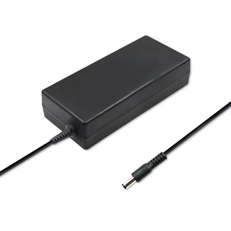 Qoltec 50797 Desktop-Netzteil 60 W, 12 V, 5 A, 5,5x2,1 mm, mit Netzkabel