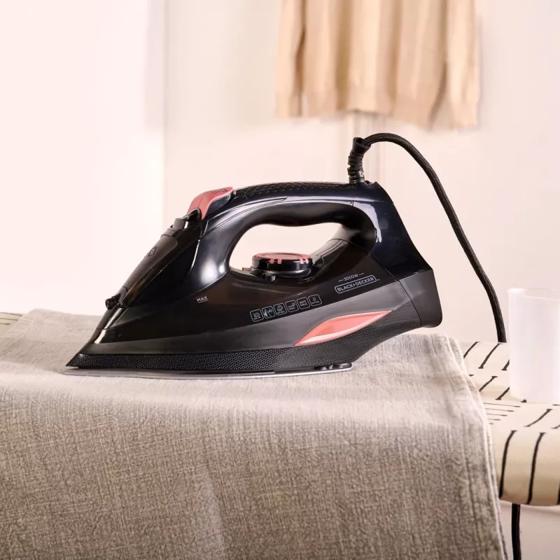 Dampfbügeleisen Black+Decker BXIR3000E (3000W; schwarz)
