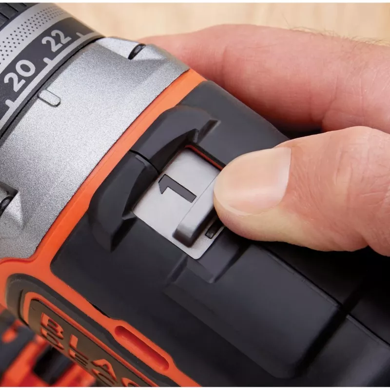 Black & Decker BL186K-QW Akku-Bohrschrauber, 18 V, 1,5 Ah Li-Ionen-Akku, 2-Gang, 1650 U/min, 52 Nm, mit Koffer, schwarz/orange