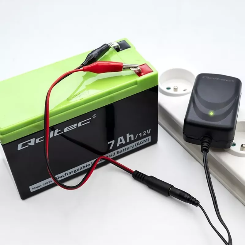 Batterieladegerät QOLTEC Charger AGM GEL STD 6V 1A für 6V Blei-Säure-Batterien, AGM und Gel