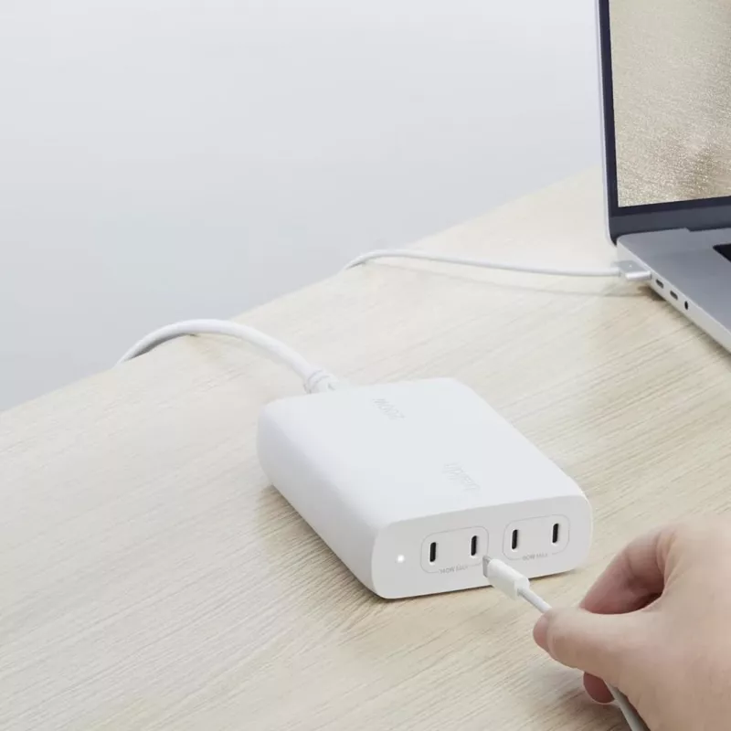 Belkin BoostCharge Pro 200 W 4-Port USB-C GaN Wandladegerät, Weiß (WCH015VFWH)