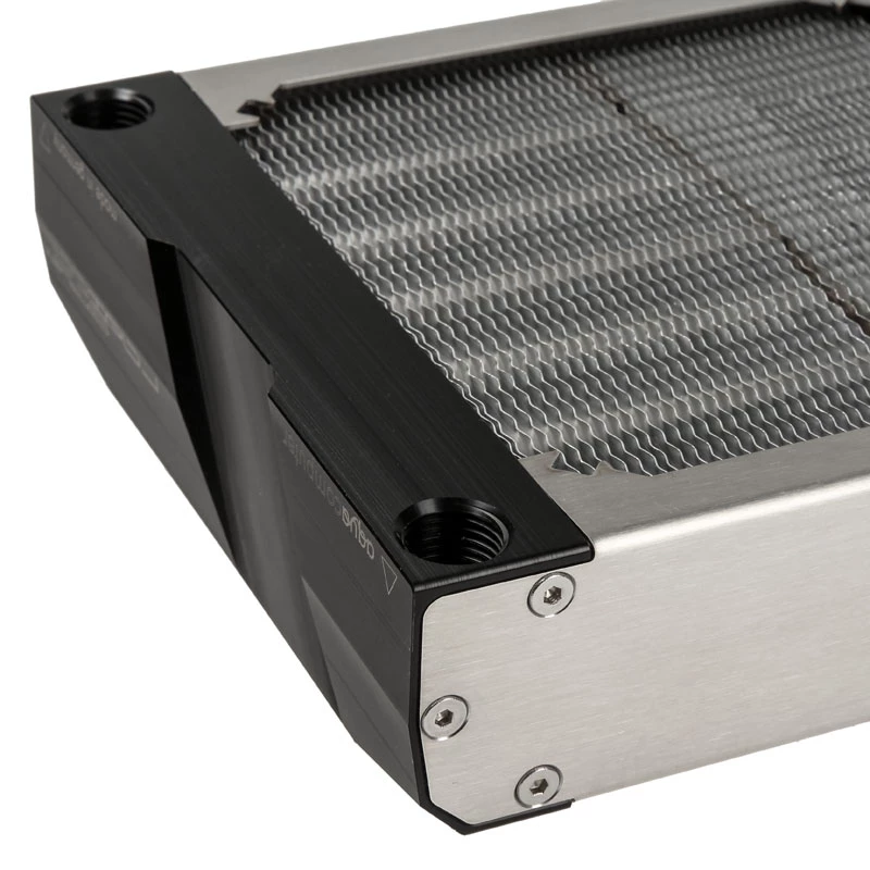 Kühlerblock Aqua-Computer 33705 — Aluminium/Kupfer/Edelstahl, 320×140×40 mm, grau/silber