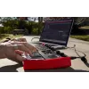 Akai MPK Mini Play MK3 MIDI-Controller-Keyboard mit Pad-Controller, USB, Schwarz/Rot