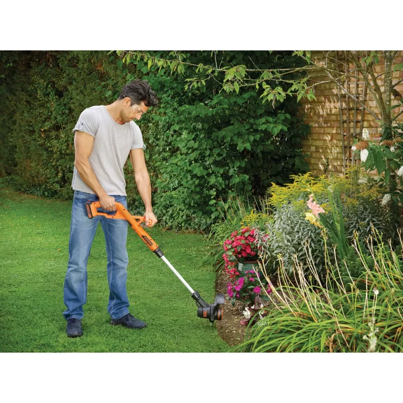 Black+Decker ST1823 18-V-Akku-Rasentrimmer, 25 cm, 1,5 Ah Li-Ion, Teleskopstiel, Orange/Schwarz