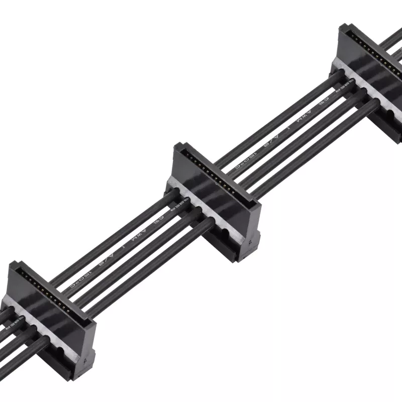 SilverStone SST-CP06-E4 SATA-Stromverteilerkabel, 1x 15-Pin auf 4x 15-Pin