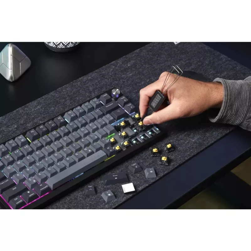 Corsair Gaming K65 Plus Wireless 75% RGB-Gaming-Tastatur, MLX Rot - Schwarz, Grau