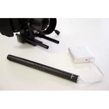 Digitales Richtmikrofon für Kameras RØDE NTG-4+ — Superniere, 20–20000 Hz, -32 dB, 200 Ω, Mini-XLR, batteriebetrieben, 22×278 mm, 176 g, schwarz