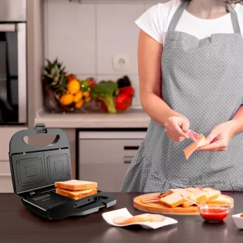 Sandwichtoaster Black & Decker BXSA753E — 2 Sandwiches, 750 W, antihaftbeschichtete Platten, 215×125 mm Grillfläche, kompakter Edelstahl