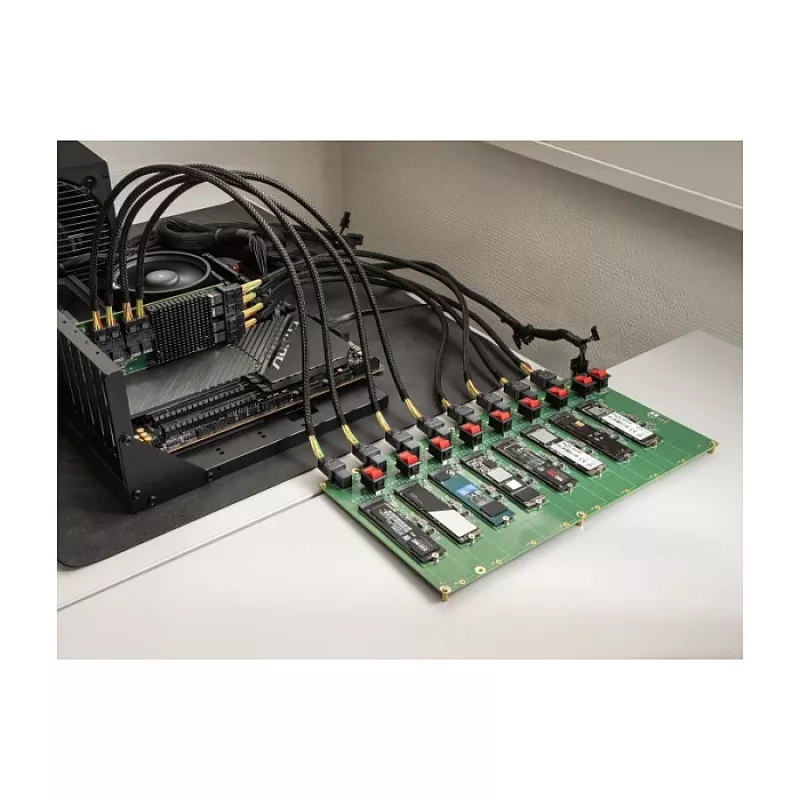 Delock M.2 Testboard für 8x M.2 NVMe Key M SSD, SFF-8643, 61073