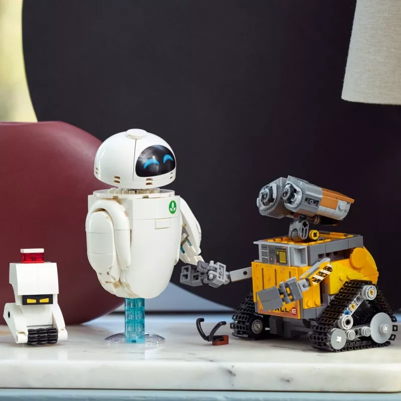 LEGO Disney Pixar 43279 WALL-E und EVE Bauset, 811 Teile, ab 18 Jahren