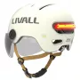 Schutzhelm Livall L23 weiß 58–62 cm mit integrierten LED-Leuchten und SOS-Funktion, mit Schutzvisier