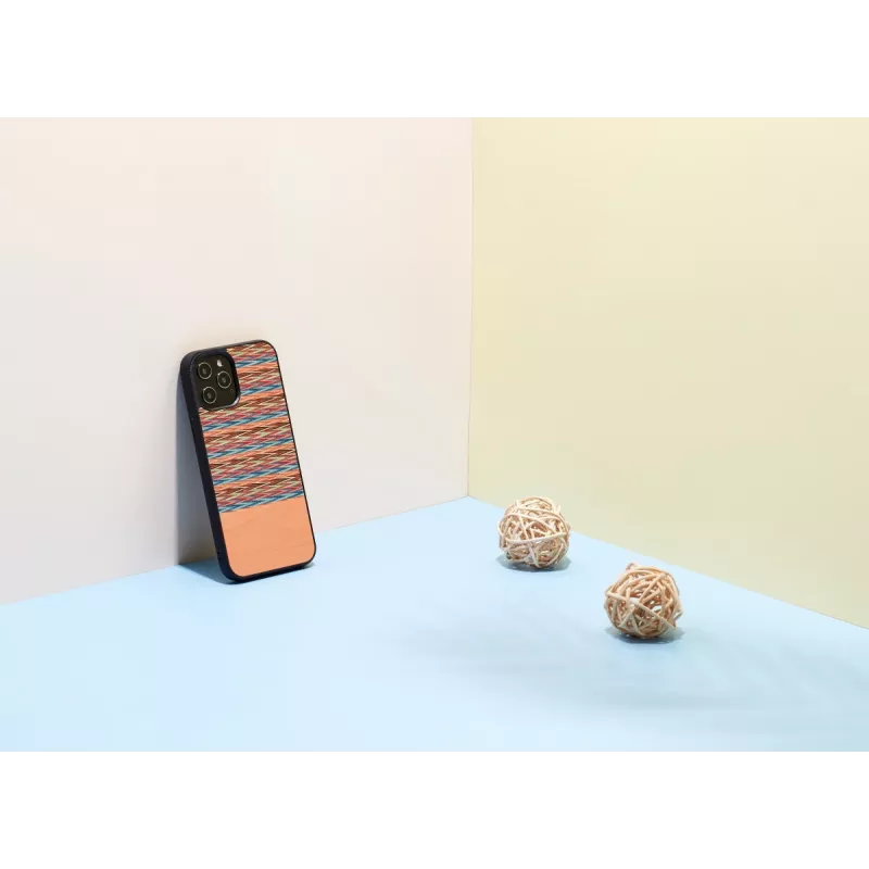 Schutzhülle Man and Wood für iPhone 12 / 12 Pro — braunes Karomuster mit schwarzem Rand