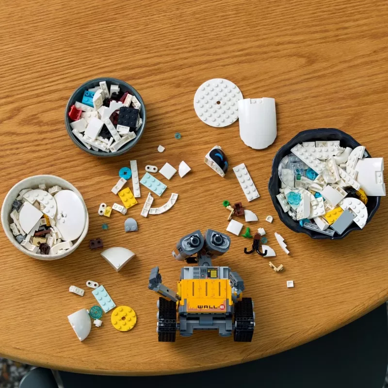 LEGO Disney Pixar 43279 WALL-E und EVE Bauset, 811 Teile, ab 18 Jahren