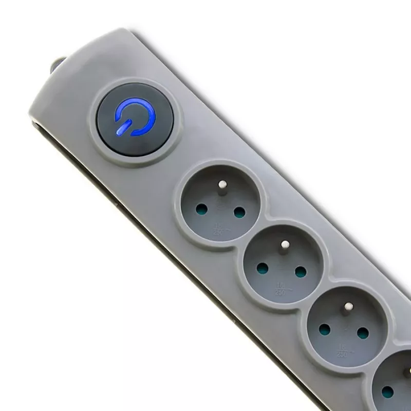 Überspannungsschutz QOLTEC 50199 — 6 Steckdosen, 5 m Kabel