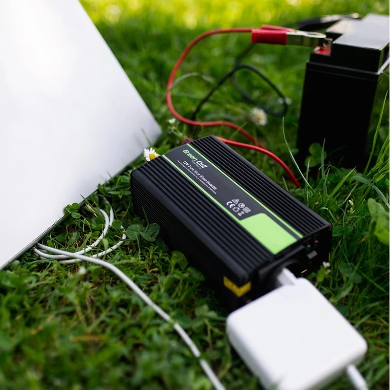 Wechselrichter Green Cell INV15 3000W DC 12V auf AC 230V, USB-Anschluss, aktive Kühlung, schwarz