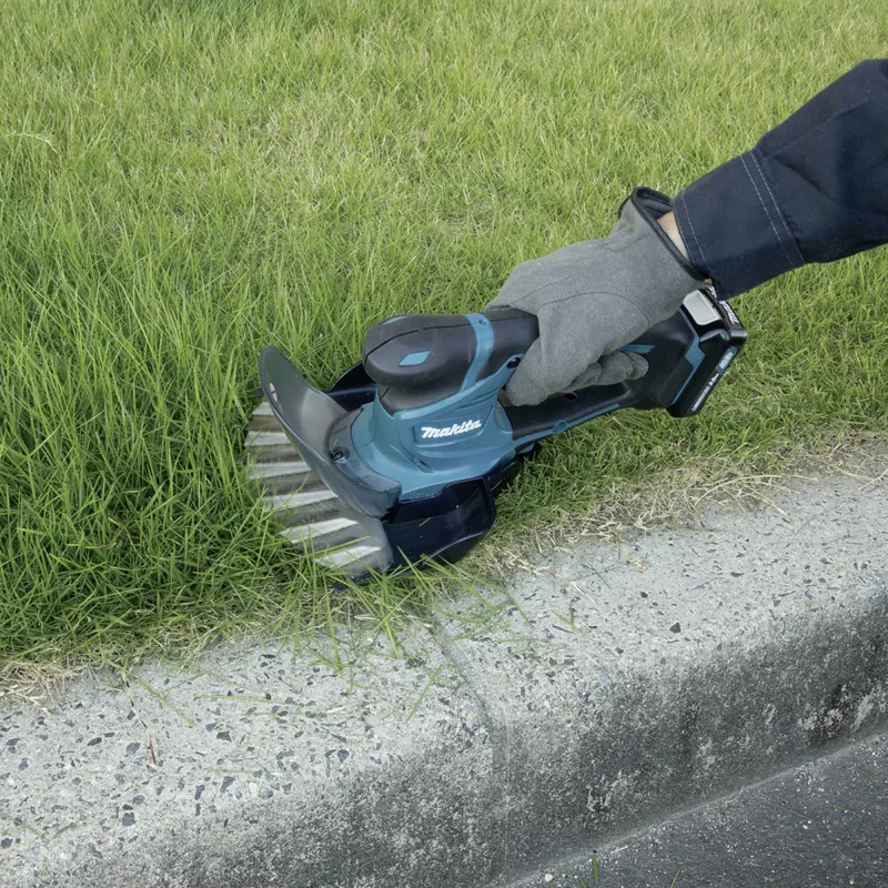 UM600DSMEX Akku-Grasschere 10,8 V blau schwarz 2x Li-Ion-Akku 4,0 Ah