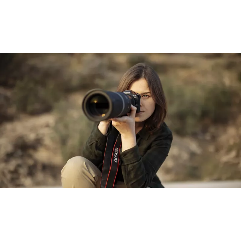 Canon EOS R7 spiegellose Kamera mit RF-S 18-150mm F3.5-6.3 IS STM Objektiv, 32,5 MP CMOS, 4K-Video, 0,53 kg, Schwarz