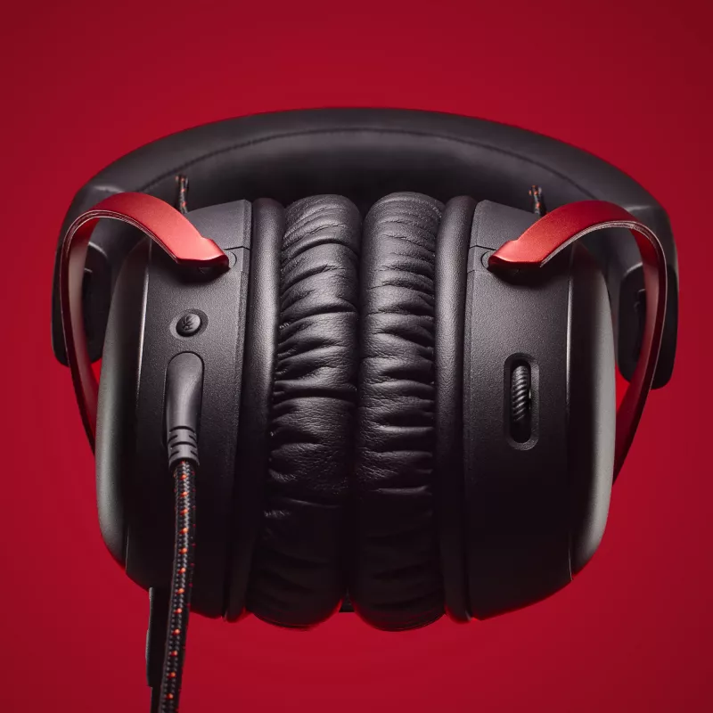 HyperX Cloud III - Gaming-Headset (Schwarz/Rot)
