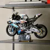 LEGO Technic Motorradmodell BMW M1000RR 42130 mit detailliertem Motor und funktionierender Federung