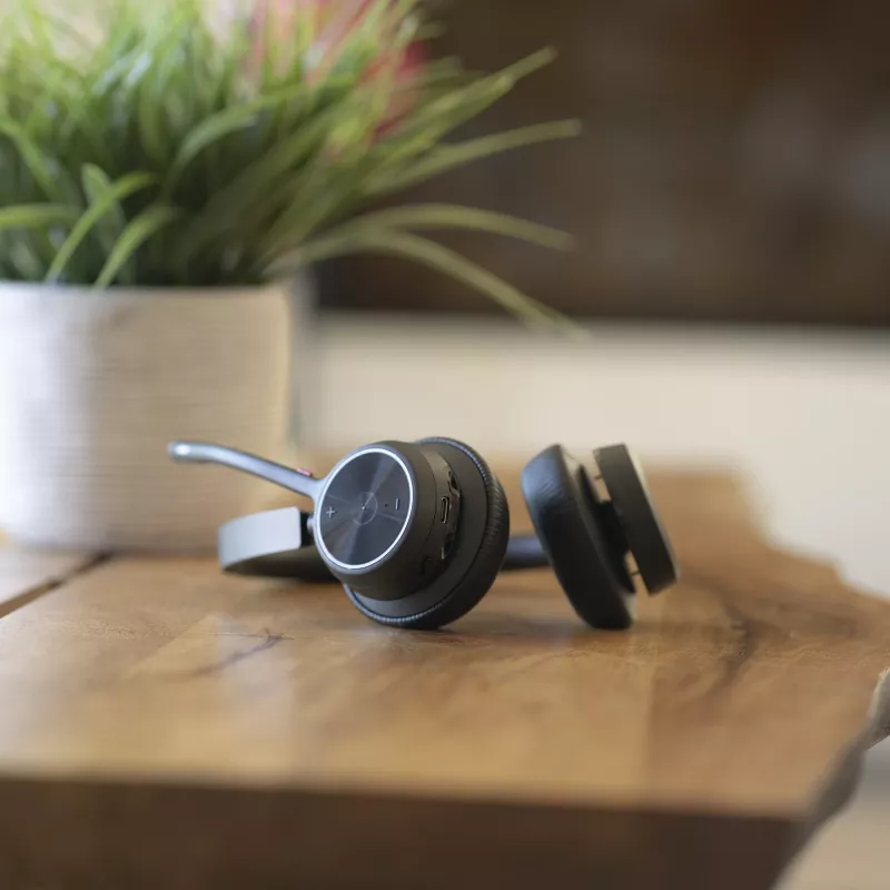 HP Poly Voyager 4320 USB-C Headset +BT700 Dongle +Ladestation