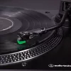 Audio-Technica AT-LP120XUSB Plattenspieler mit Direktantrieb (analog & USB), Silber