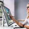 ALOGIC Clarity Max Touch 32C4KPDWT Touchscreen-Monitor, 32 Zoll, 3840x2160 4K UHD, 65 W Power Delivery, 8-MP-Webcam, USB-Hub, schwarz/silber