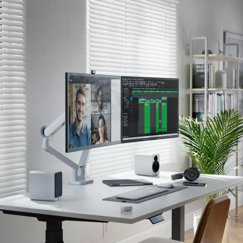 ALOGIC Clarity Max Touch 32C4KPDWT Touchscreen-Monitor, 32 Zoll, 3840x2160 4K UHD, 65 W Power Delivery, 8-MP-Webcam, USB-Hub, schwarz/silber