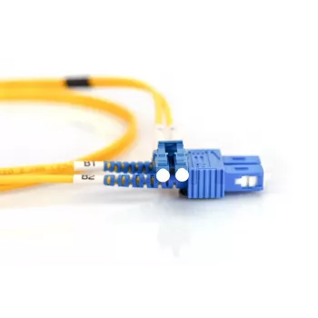 DIGITUS Glasfaser-Patchkabel, LC auf SC OS2, Singlemode 09/125 µ, Duplex, Länge 2 m