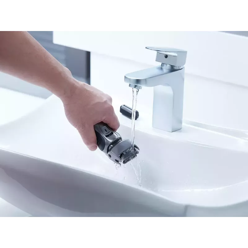 Panasonic ES-RW33 Elektro-Folienrasierer, Nass/Trocken, schnurlos, ausklappbarer Trimmer, 30 Min. Laufzeit, Schwarz/Silber