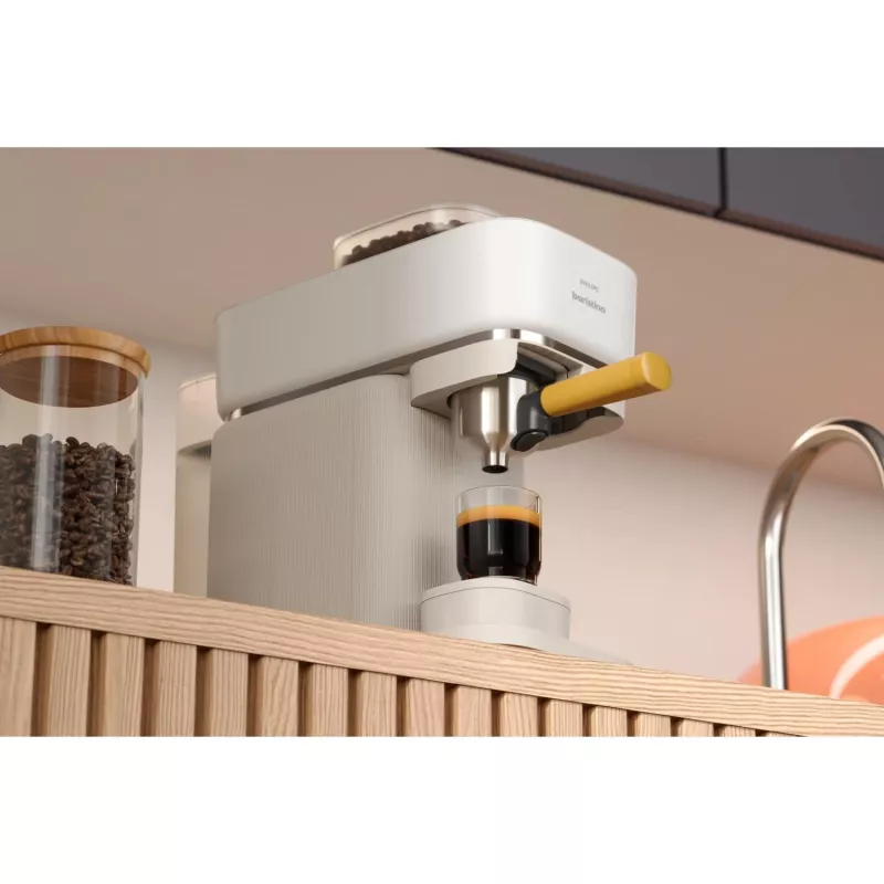 Philips Baristina Espressomaschine – Echter Espresso, einfach gemacht. Milchweiß mit Mango-Gelbem Siebträger (BAR300/03)
