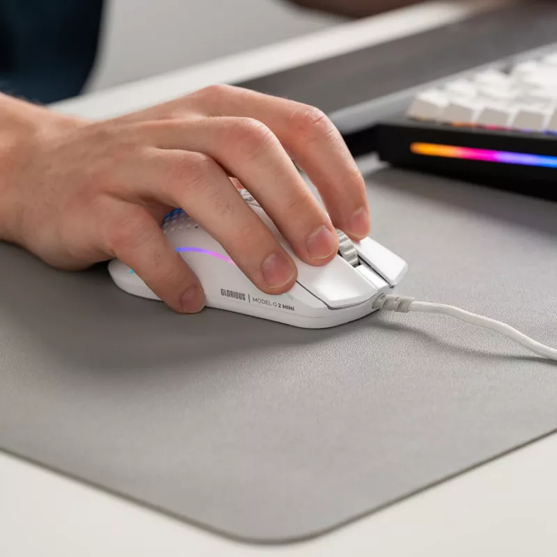 Glorious Gaming Glorious Model O 2 Mini - Mattweiß, Rechtshänder, Optisch, USB Typ-A, 26000 DPI, Weiß