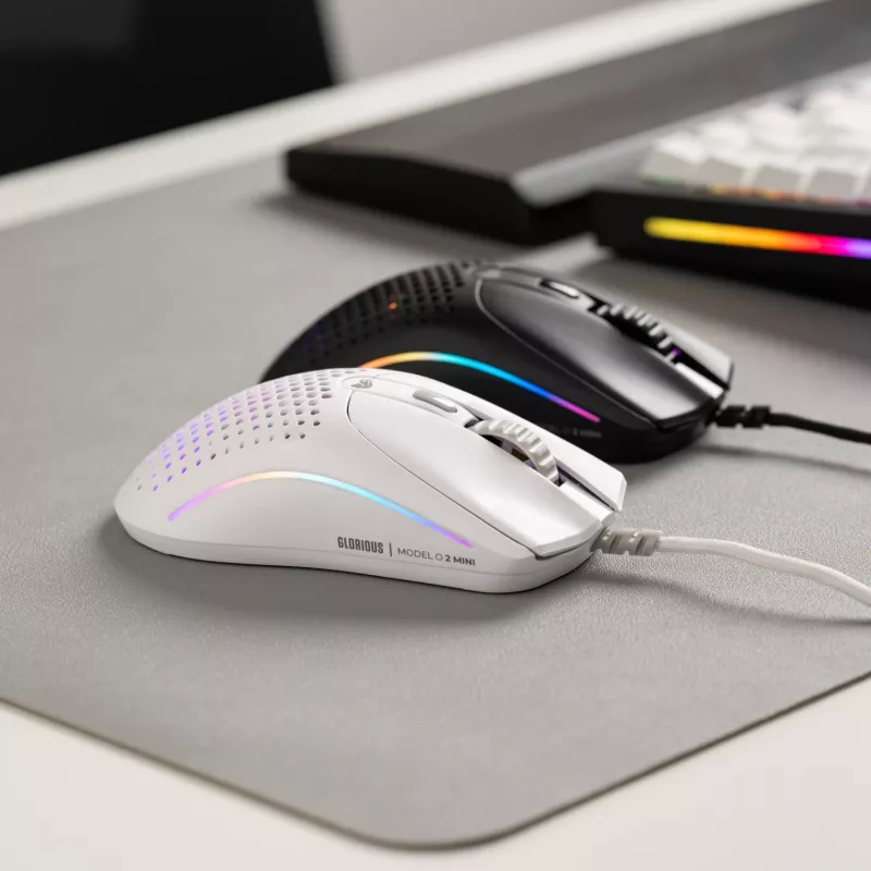 Glorious Gaming Glorious Model O 2 Mini - Mattweiß, Rechtshänder, Optisch, USB Typ-A, 26000 DPI, Weiß