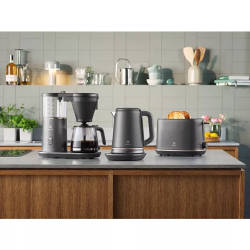 Electrolux E7K16BP Wasserkocher 1,7 l 2400 W Schwarz, Kupfer