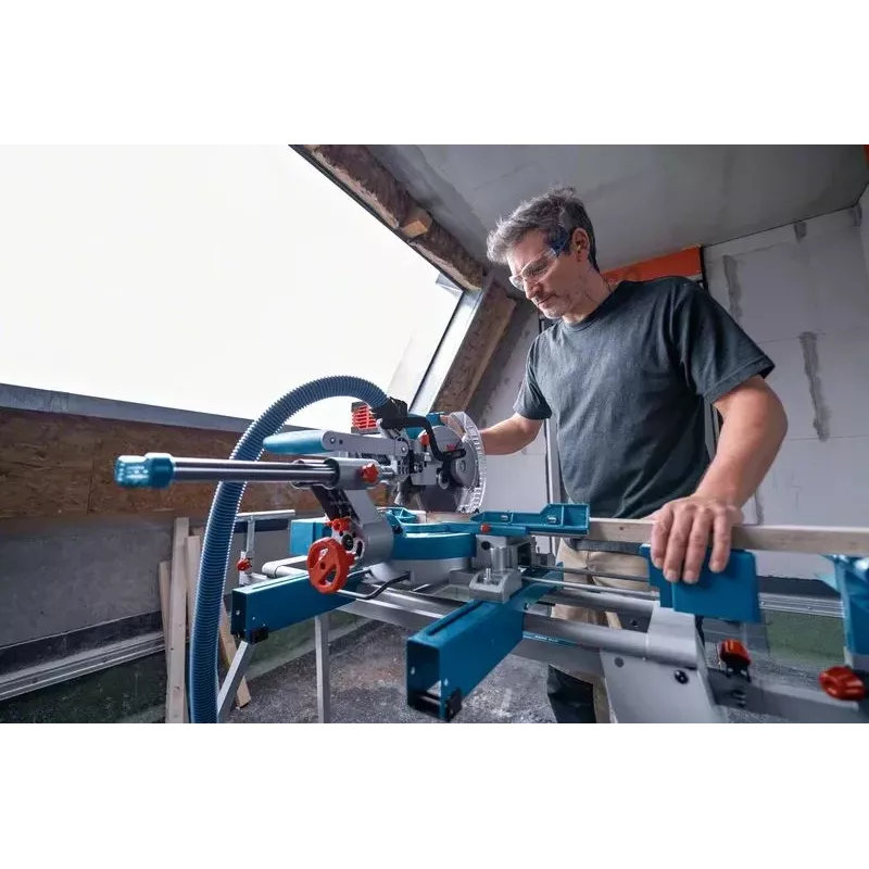 Bosch GCM 18V-216 D Professional Kapp- und Gehrungssäge, 5000 U/min
