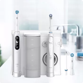Oral-B iO6 elektrische Zahnbürste mit OxyJet Reinigungssystem (Munddusche), Weiß