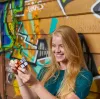 Rubik’s Mini 2x2, 2x2 klassisches Farbabstimmungs-Puzzle, Taschenformat, kniffliges Spielzeug, Verpackung kann variieren