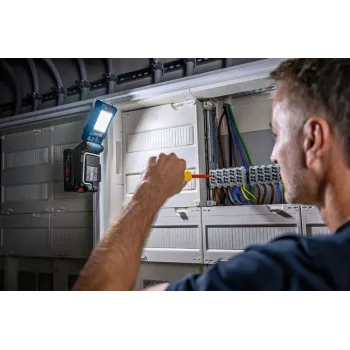Bosch Professional GLI 18V-800 Akku-Arbeitsleuchte, 800 lm