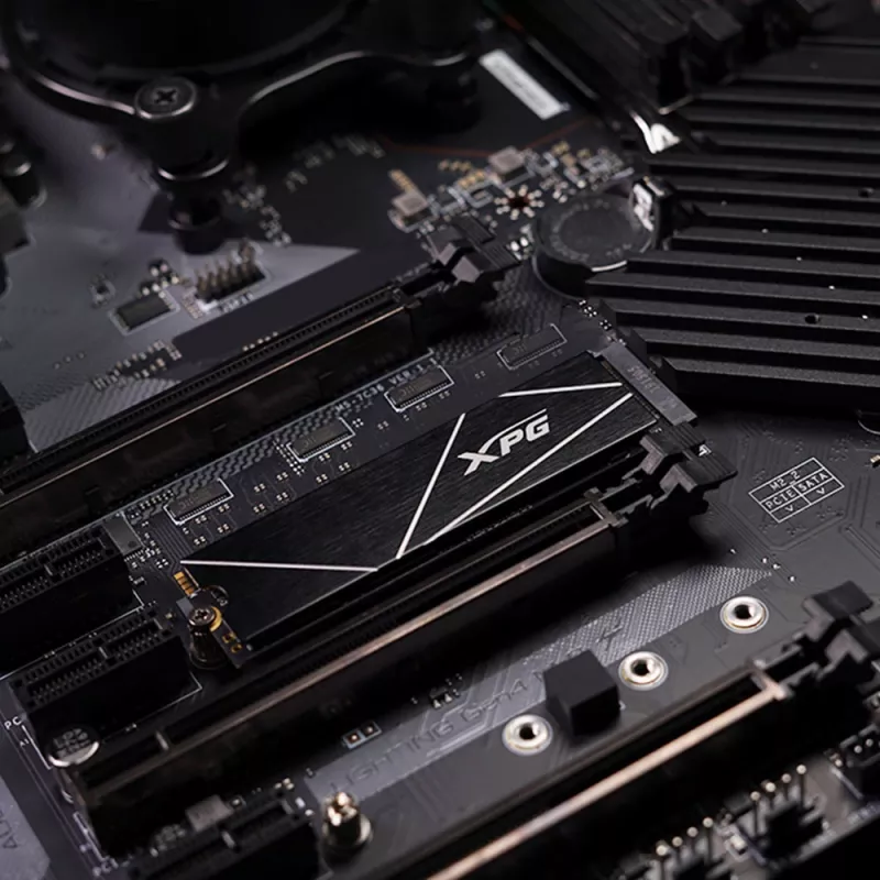 SSD M.2 512 GB ADATA XPG GAMMIX S70 BLADE — PCIe 4.0 NVMe, Lesen 7400 MB/s, Schreiben 2600 MB/s