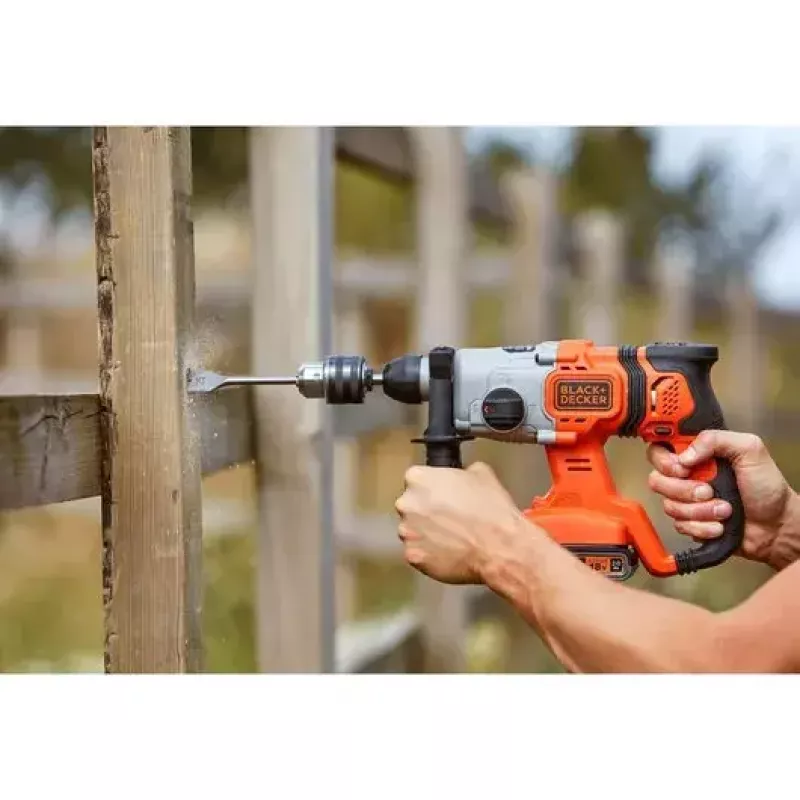 Bohrmaschine Black & Decker BCD900B-XJ