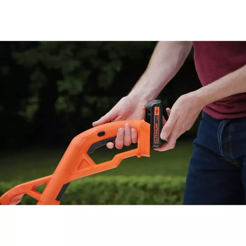 Black & Decker ST182320-QW Akku-Rasentrimmer, 18 V, 2,0 Ah Li-Ion, 25 cm Schnittbreite, inkl. Akku und Ladegerät, Orange/Schwarz
