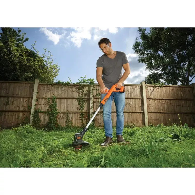 Black & Decker ST182320-QW Akku-Rasentrimmer, 18 V, 2,0 Ah Li-Ion, 25 cm Schnittbreite, inkl. Akku und Ladegerät, Orange/Schwarz