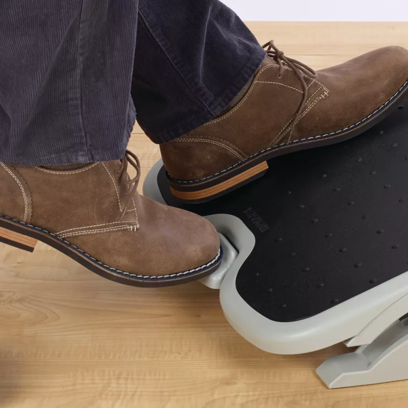 Kensington SoleMate Plus 56146 Fußstütze mit SmartFit-System, verstellbare Neigung bis 20°, 45×35 cm, Schwarz/Grau