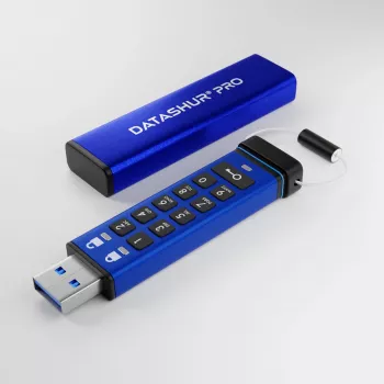 iStorage datAshur PRO 64 GB | Sicherer USB-Stick | FIPS 140-2 Level 3 zertifiziert | NLNCSA DEP-V zertifiziert | NATO Restricted zertifiziert | AES-XTS 256-Bit Hardware-Verschlüsselung | PIN-geschützt | Staub-/Wasserbeständig