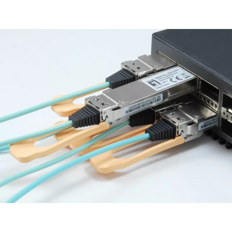 LevelOne AOC-0501 QSFP28 100G aktives optisches Kabel, 1 m