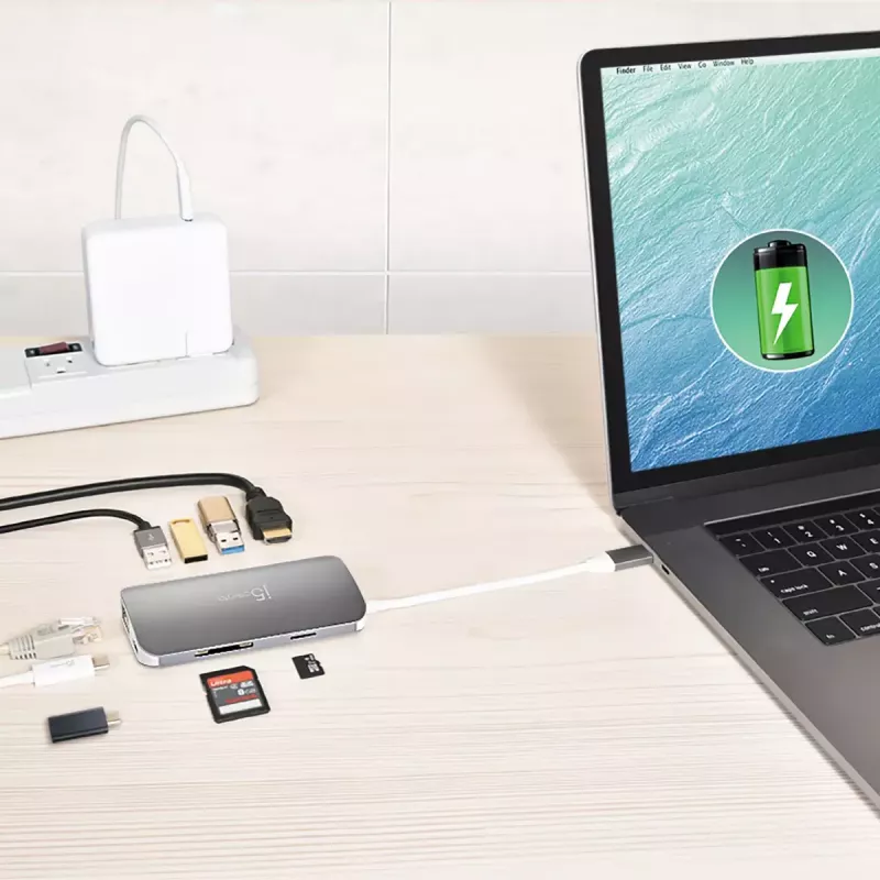 j5create JCD383 USB-C™ 9-in-1 Multi-Adapter, Silber und Weiß